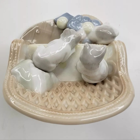 George Good 3 Kittens Playing On the Couch & In the Basket Tan-Blue Porcelain - Picture 5 of 12